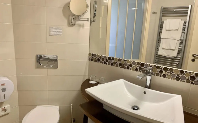 Granada Konferencia Wellness Sport Hotel