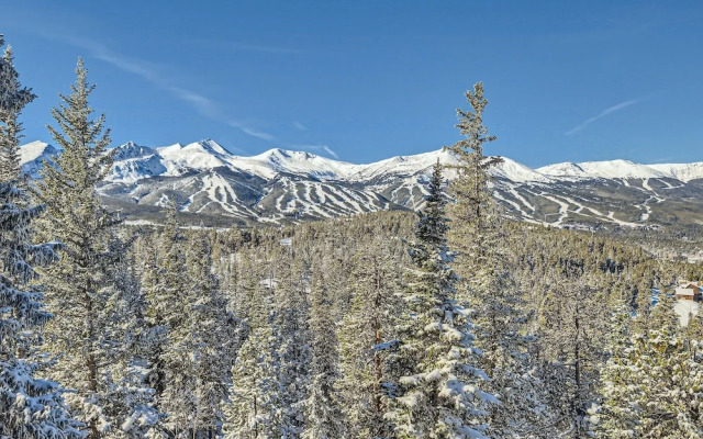 Slopeview Sanctuary 4 Bedroom Home by RedAwning