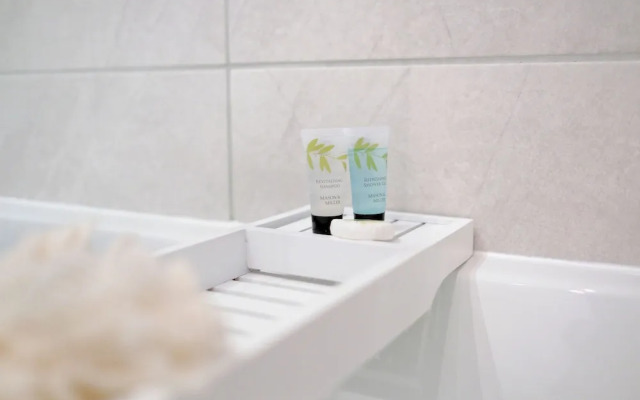 Orange Apartments - Belgrave Mansions