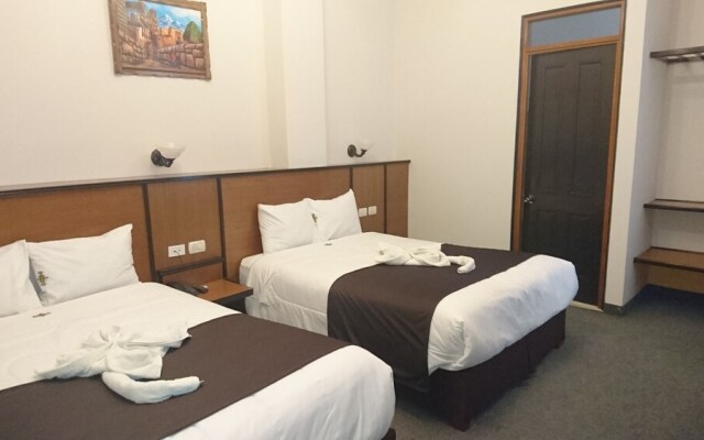 Colonial Plaza Hotel