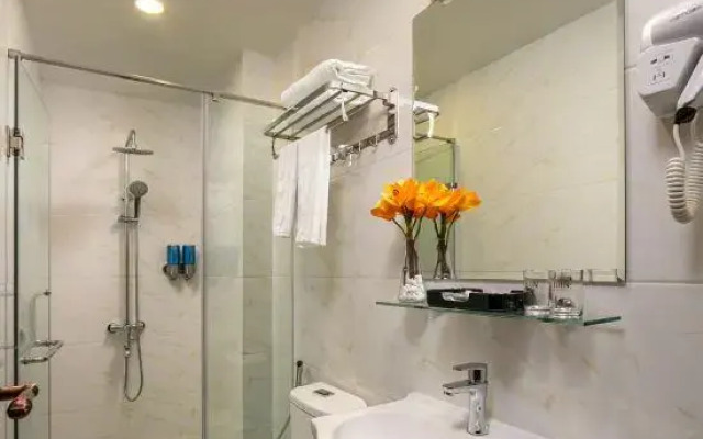 CBon Hotel Do Quang