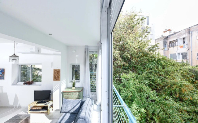 Tranquil Garden Retreat by Sea N Rent