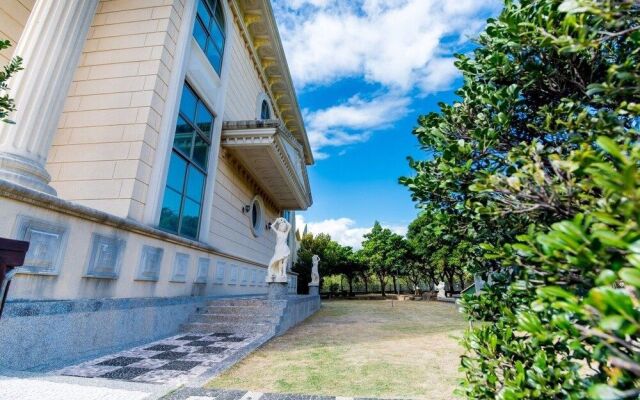 Whales Mountain & Seaview Resort