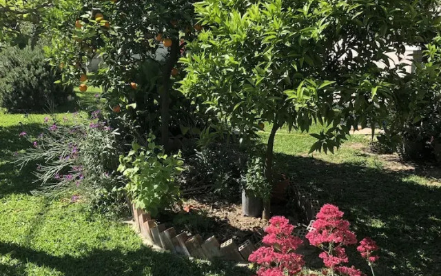 Charming 2-bed House in Kallithea