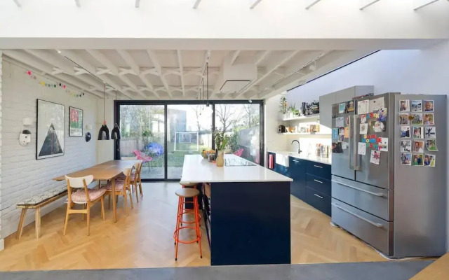Long Stay Discounts - Modern Bright 5-bed Acton