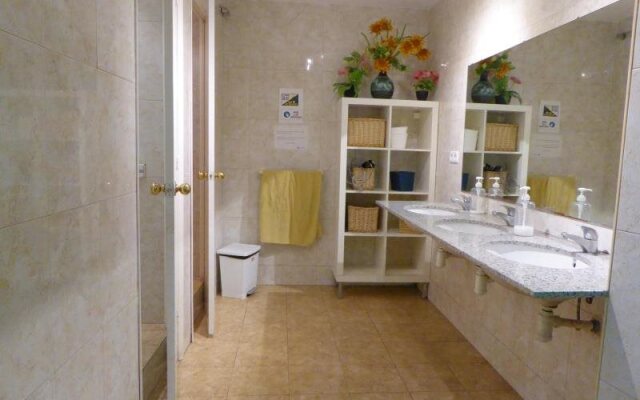 San Marius Muntaner  Hostel