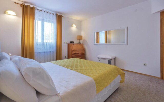 Nice Home in Pula With Wifi and 8 Bedrooms