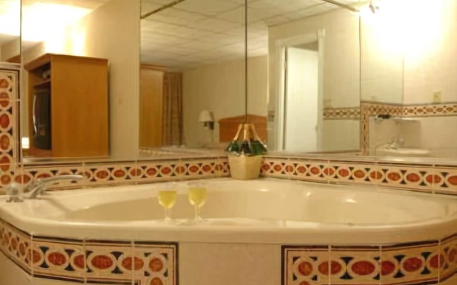 Capri Lynbrook Motor Inn