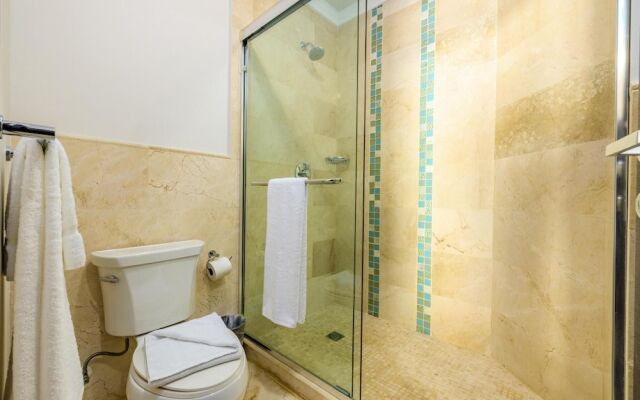 One Bedroom Condo w Amazing Views Luxurycomplex