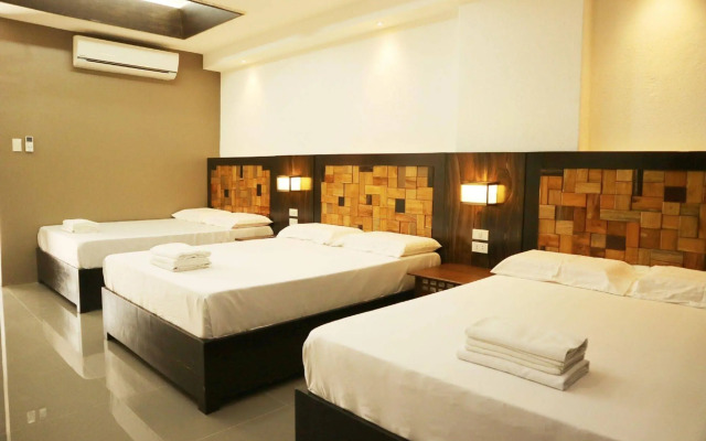 West Gate Hotel