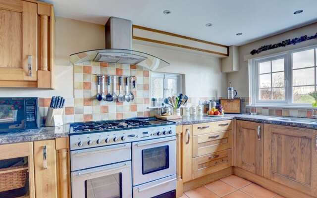Spacious Holiday Home in Ilkerton With Garden