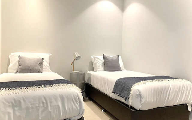 ReadySet Apartments at Lighthouse