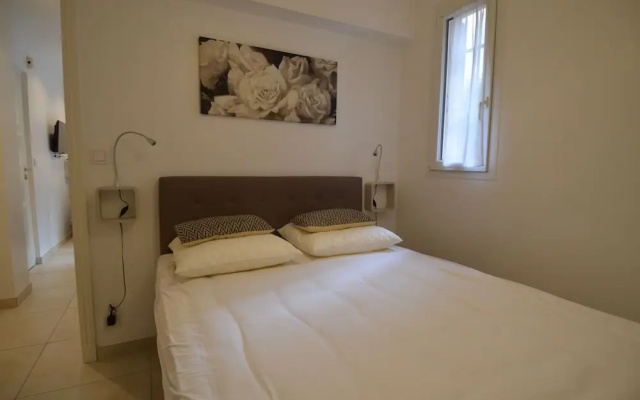 Amazing apartment 4 persons with big Terrace in Carré d'Or district in Nice