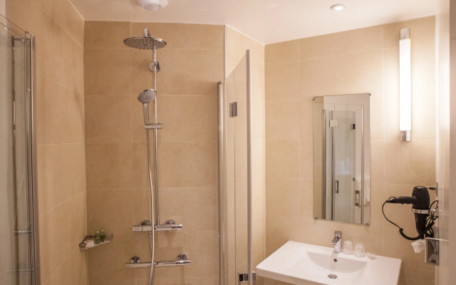 Hotel Sixteen Paris Montrouge