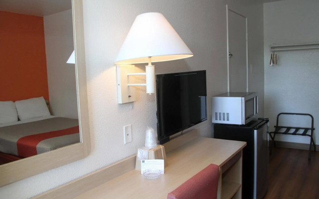 Motel 6 Lufkin, TX