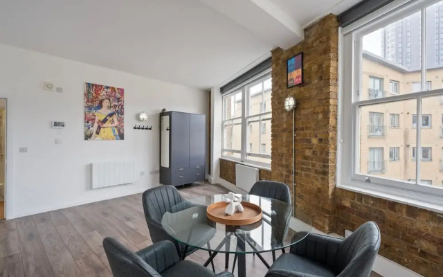 Spacious Bright Oasis in Old Street