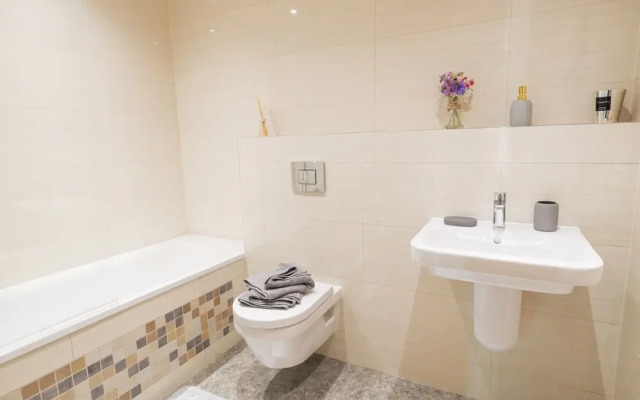 Stunning 3-bed Apartment