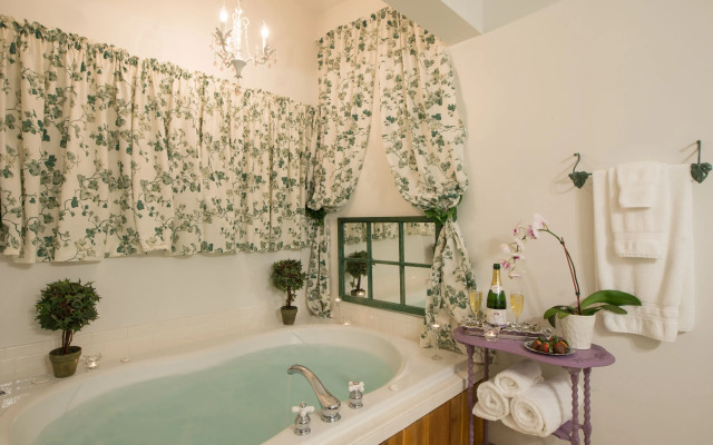 Sutherland House Victorian Bed & Breakfast