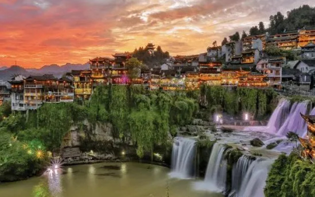 Menghui Furong Designer Hotel (Furongzhen Waterfall Branch)