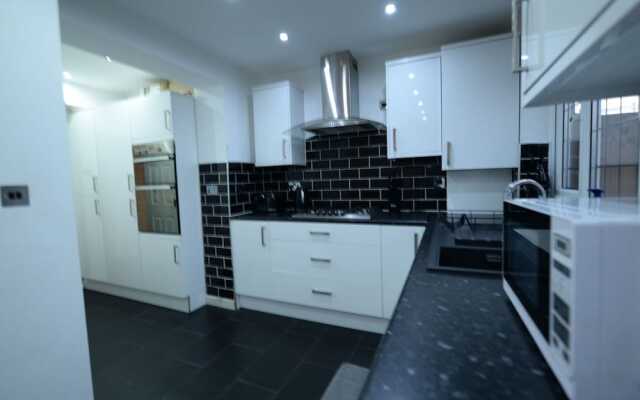 Alluring Holiday Home in Coventry with Garden