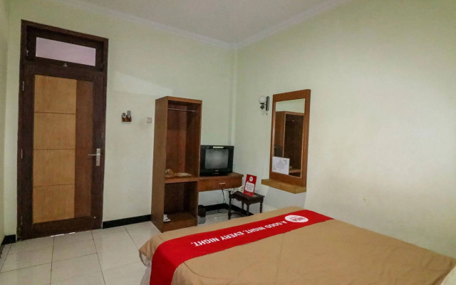 OYO 512 Ndalem Mantrijeron Hotel