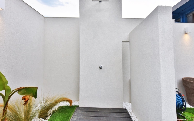 4 Elements Sea Side Luxury Suites - Earth