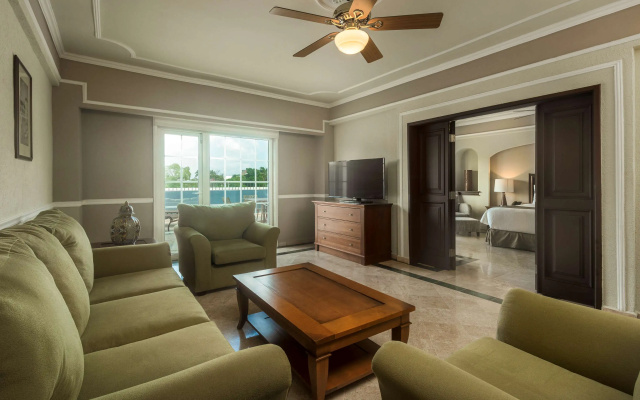 Villa Mercedes Merida, Curio Collection by Hilton