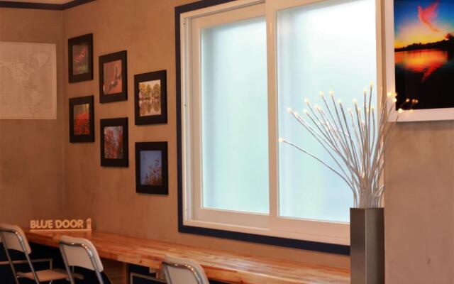 Blue Door Hostel Guesthouse