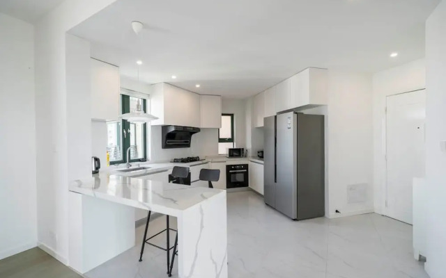 Tyms Elegant 4BR 2BA Apt Xujiahui Malls