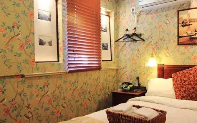 Yunhai Electric Sports Hotel (Yan'an West Road Subway Station)