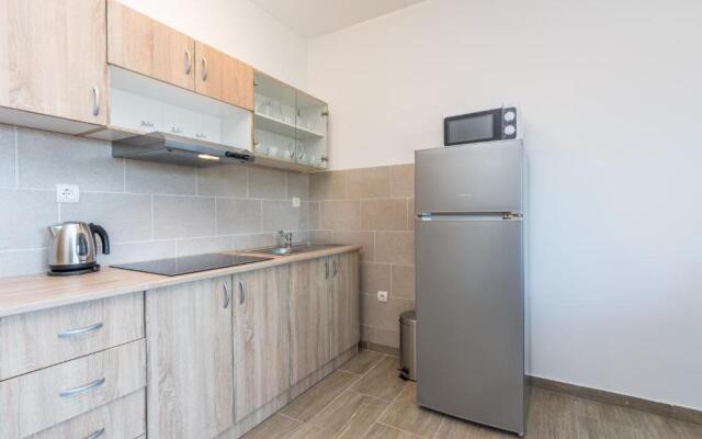 Pasko 2 modern furnished ap for 7