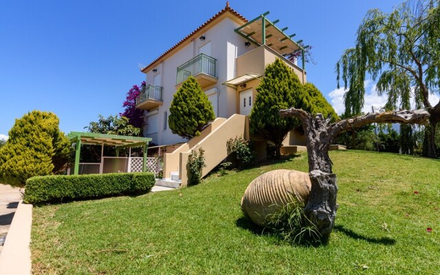 Kyparissia Garden Retreat - Premium Family Suite