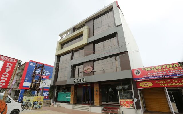OYO 8183 Hotel Sandal Wood