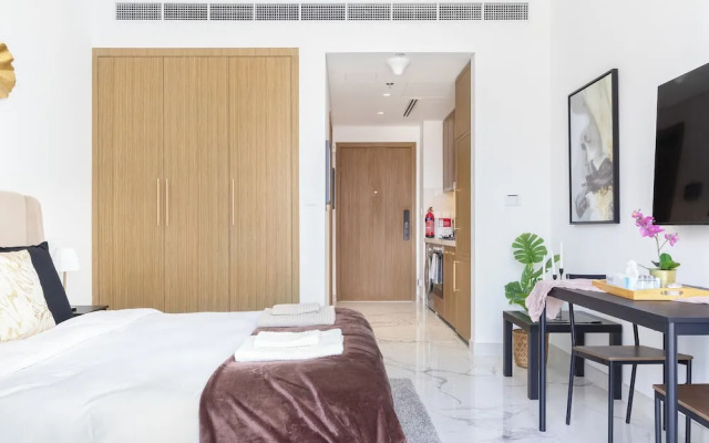 Bloomfields Deluxe Studio Azizi Riviera