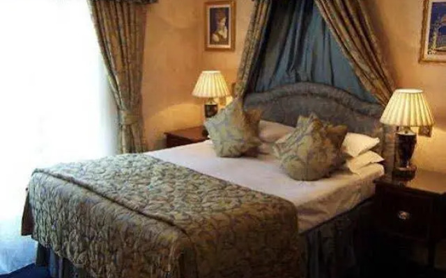 The Gallery Hotel