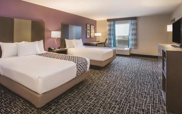 LA QUINTA INN &amp; SUITES PONTOON BEACH