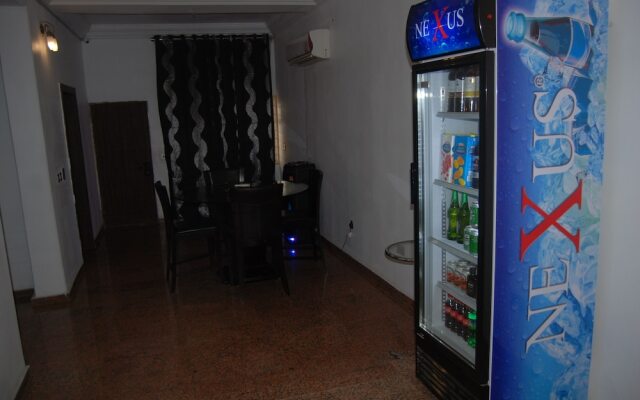 Kings Court Apartment