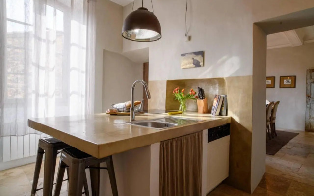 Luxurious Provencal Village House, Walk to Village Pool