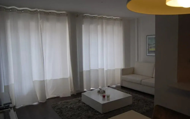 Wallis Apartments