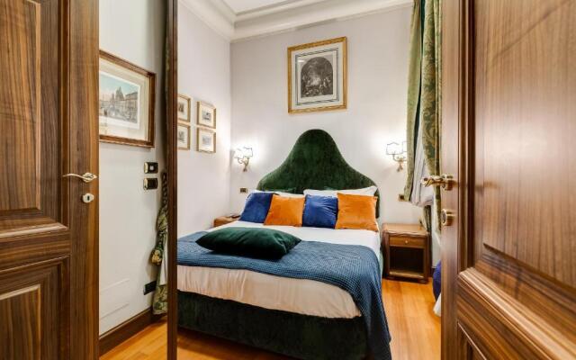 Pantheon Antique Suite