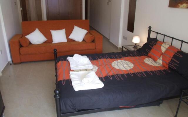 Studio with shower room E3, full kitchen, poolside, FREE WIFI