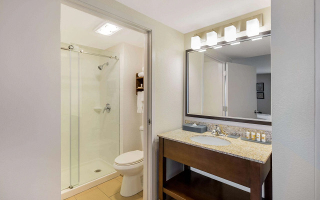 La Quinta Inn & Suites by Wyndham Oakland - Hayward