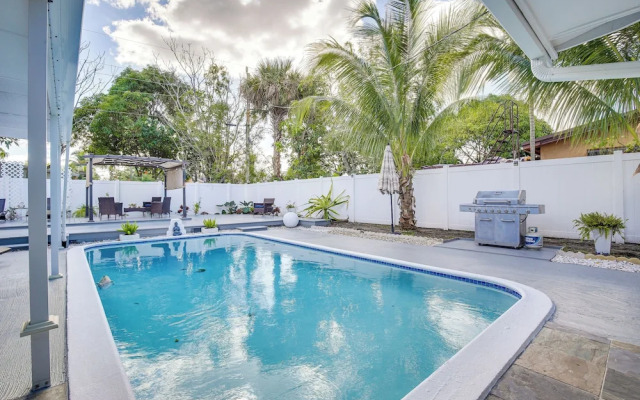 Sun-soaked Home w/ Pool in Lauderdale Lakes!