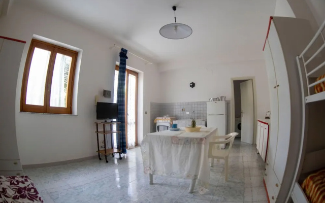 Furnished Open-space Apartment Near the sea and Commercial Points