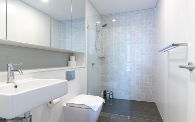 C16 Darling Harbour 2 BDR APT