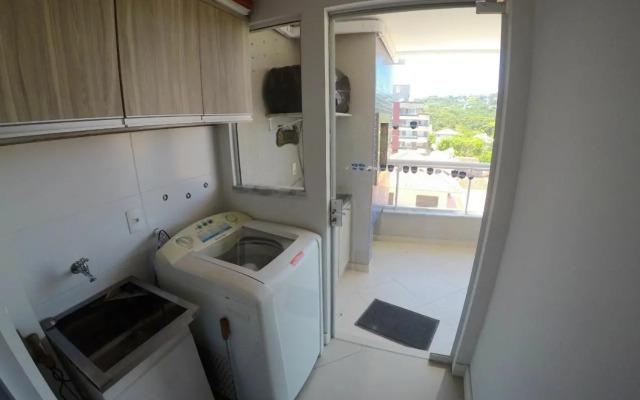 Ed Mônaco, 150 metros da praia de Bombas