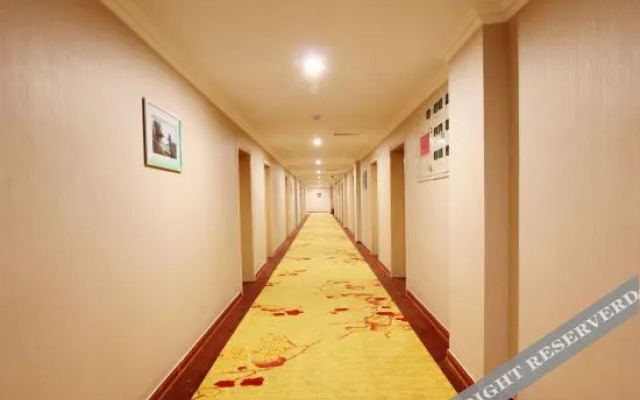 Super 8 Hotel (Weifang University North Gate)