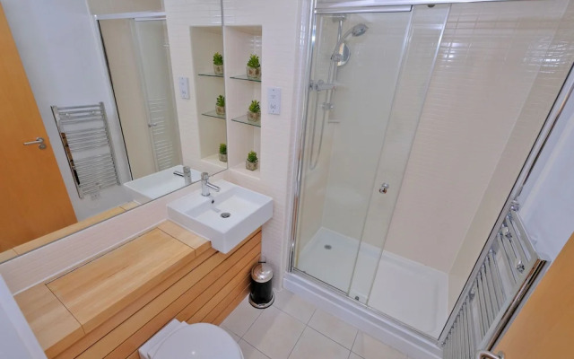 Modern two Bedroom Aberdeen Apartment With River Views