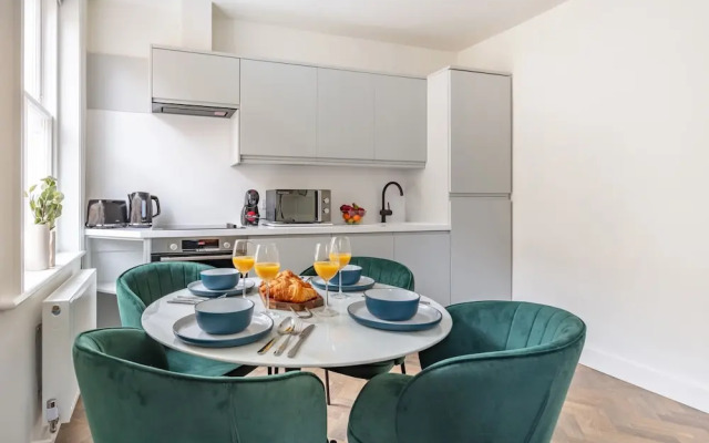 Modern 1BR Downtown Stay
