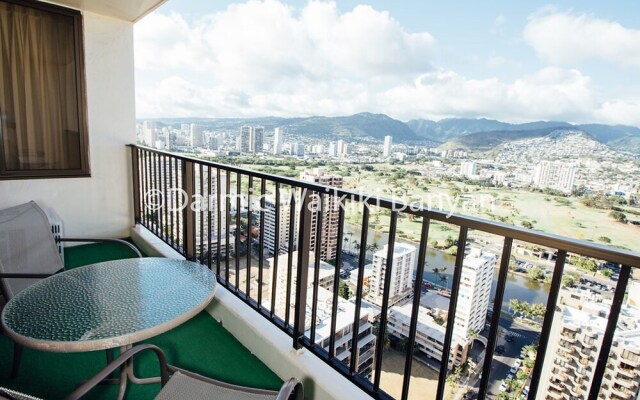 2-3401 Waikiki Banyan